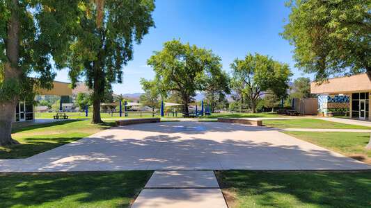 Brookside Elementary Quad in Oak Park