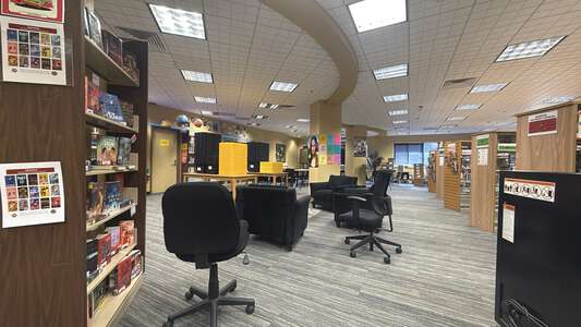 Midwest City High School Library in Midwest City 2