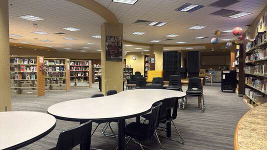 Midwest City High School Library in Midwest City 4
