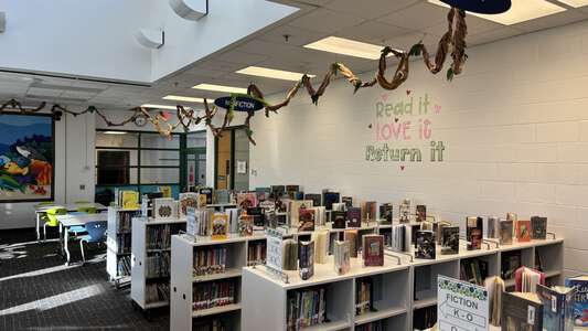 Strawbridge Elementary School Library in Virginia Beach 2