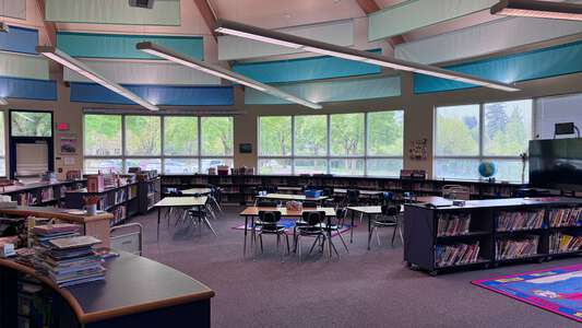 Weddle Elementary School Library in Keizer