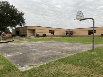 Matthys Elementary School Outdoor Basketball Courts in South Houston 2