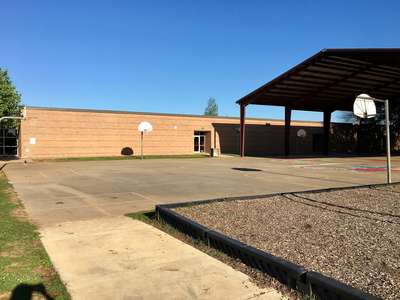 Colony Meadows Elementary School Outdoor Basketball Courts in Sugar Land