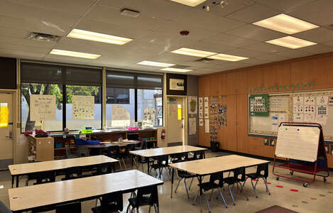 Rio Plaza Elementary School Classroom Standard in Oxnard