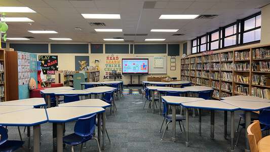 Richard J Wilson Elementary School Library in Fort Worth 3