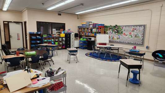 East Knox Elementary School Classroom Standard in Mascot