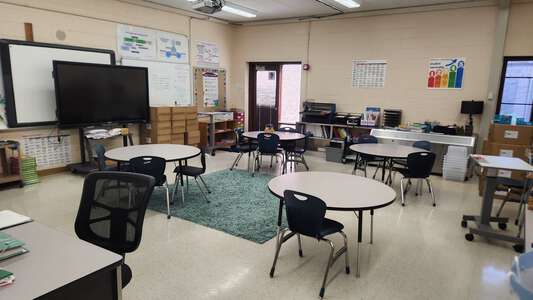 East Knox Elementary School Classroom Standard in Mascot