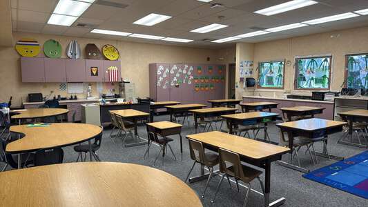 Desert Knolls Elementary School Classroom Standard in Apple Valley 3