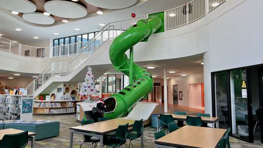 Rolling Hills Elementary Library in Fort Worth