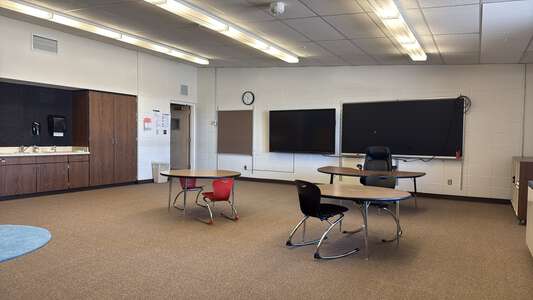 Desert School - Wamsutter Classroom Standard in Wamsutter 3