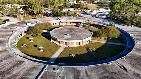 Bay Crest Elementary School (0191) Outdoor Inner Courtyard in Tampa