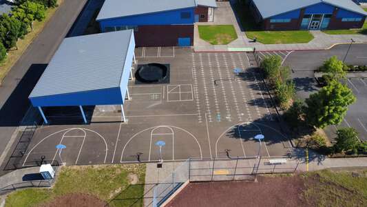 Holt Elementary School Outdoor Area in Eugene