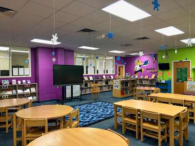 Woodway Elementary School Library in Fort Worth 3