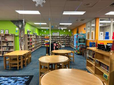 Woodway Elementary School Library in Fort Worth 4