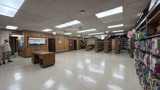 Bridgedale Elementary School Library in Metairie 2