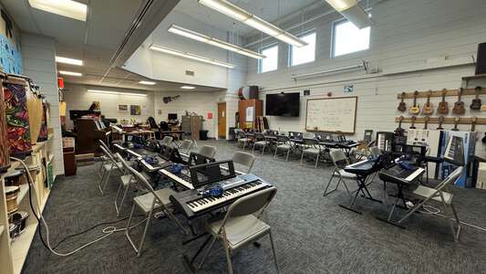 Hallinan Elementary School Room B103 - Music Room in Lake Oswego 2
