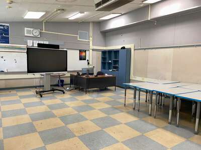 Rio Tierra Junior High School Classroom Standard in Sacramento