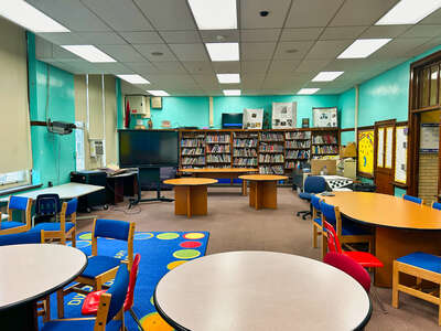 Dixon - Arthur Dixon Elementary School Library in Chicago