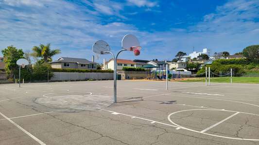 Towers Elementary School Outdoor Basketball Courts/Blacktop in Torrance