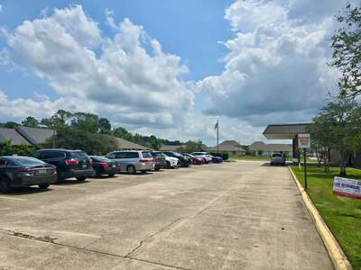 Wedgewood Elementary School Parking Lot - Staff in Baton Rouge