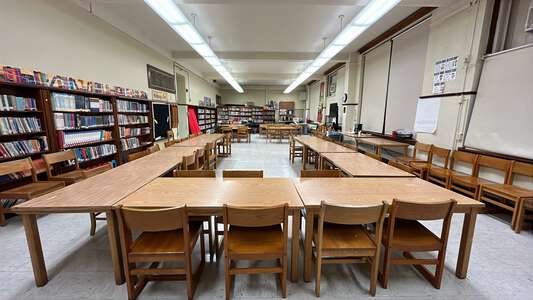Stowe - Harriet Beecher Stowe Elementary School Library in Chicago 4