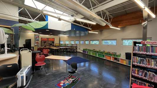 Valhalla Elementary School Library in Auburn