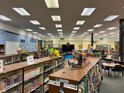 Sumpter Elementary School Library in Salem
