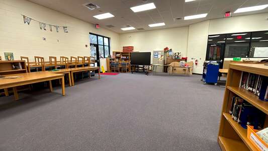Riverside Leadership Magnet Elementary School Library in Wichita 4