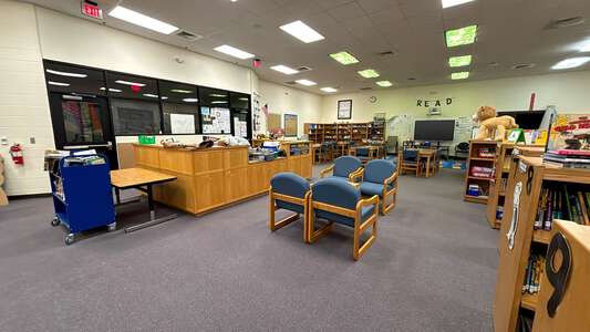Riverside Leadership Magnet Elementary School Library in Wichita 2