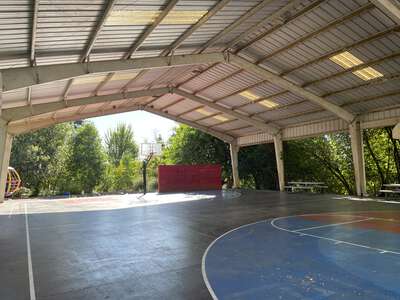 Willamette Primary School Outdoor Basketball Courts in West Linn