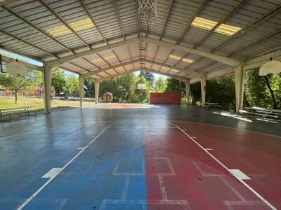 Willamette Primary School Outdoor Basketball Courts in West Linn
