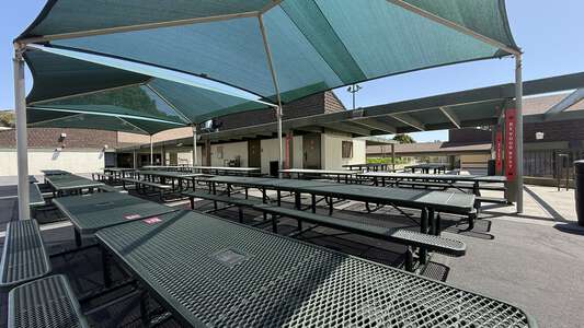 Bonita Canyon Elementary School Outdoor Lunch Area in Irvine