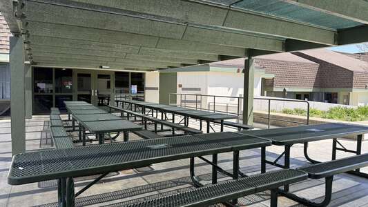 Bonita Canyon Elementary School Outdoor Lunch Area in Irvine