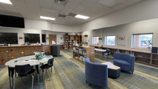 Greenspoint Elementary School Library in Houston 4