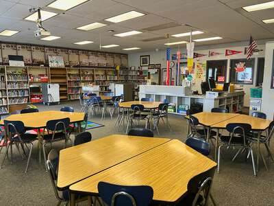 Broadway Elementary School Library in Spokane Valley