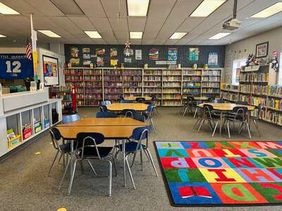 Broadway Elementary School Library in Spokane Valley