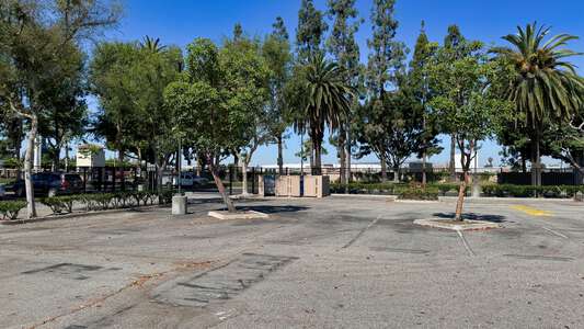 Paramount Park Middle School Parking Lot in Paramount