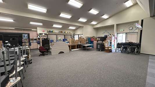 Empresa Elementary School Library in Oceanside 3