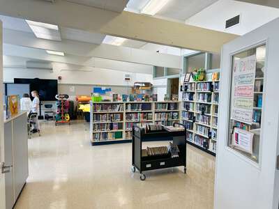 Candalaria Elementary School Library in Salem