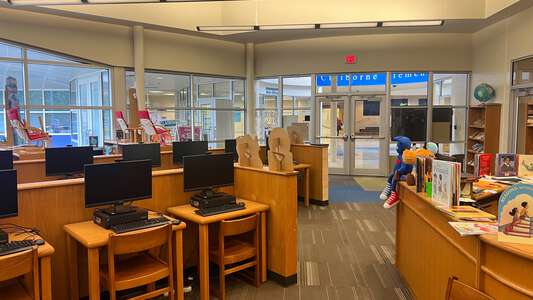 Claiborne Elementary School Library in Baton Rouge 5