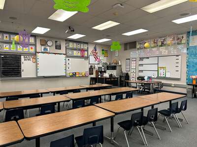Del Mar Elementary School Classroom Standard in Fresno