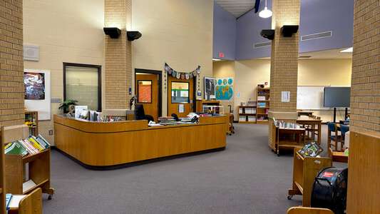 Minneha Core Knowledge Magnet Elementary School Library in Wichita 4