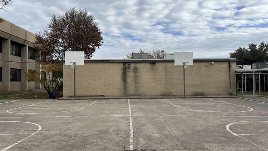 Daggett Montessori School Outdoor Basketball Courts in Fort Worth