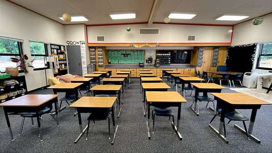 Calabasas Elementary School Classroom Standard in Watsonville 4
