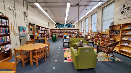 Beaumont Magnet Academy Library in Knoxville 3