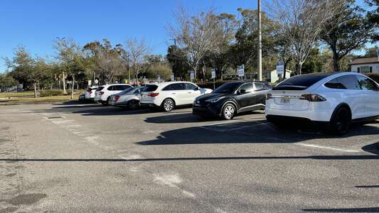 Oak Park Elementary School (3201) Parking Lot - Front in Tampa