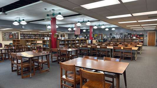 Wilbur Middle School Library in Wichita 2