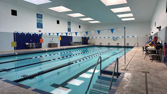 Mackenzie-Scott Branch (Fair Oaks Location) Pool in Pasadena 1