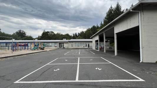 Cascade Locks Elementary School in Cascade Locks Oregon Slideshow Image 4