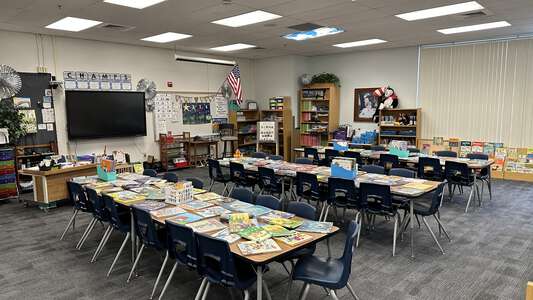 Ober - D'Vorre and Hal Elementary School Library in Las Vegas